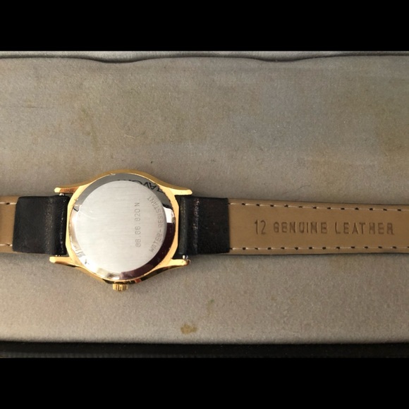 Movado ladies classic museum watch- great condition - Picture 3 of 4
